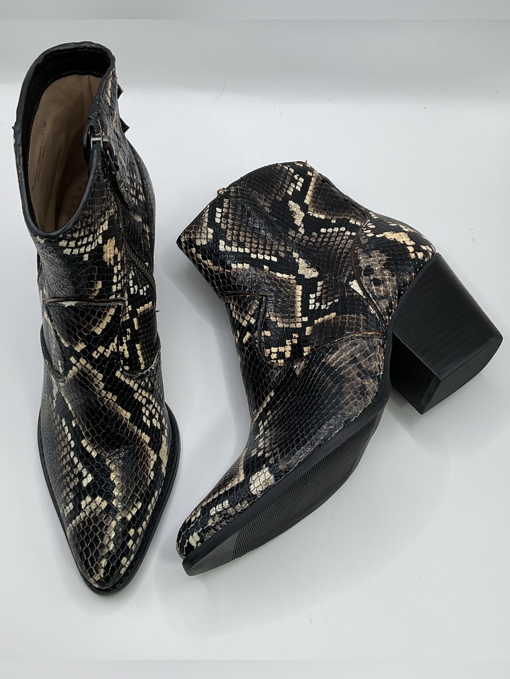 NEW Johnston & Murphy Snake-Print Pointed Booties Brazil
